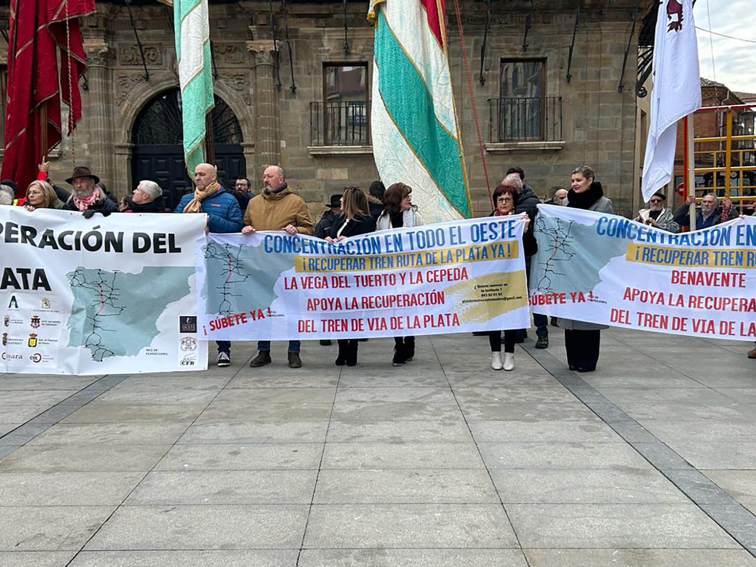 Concentración en Astorga por la recuperación de la vía ferroviaria de la Ruta de la Plata | Belén González