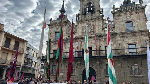 Concentración en Astorga por la recuperación de la vía ferroviaria de la Ruta de la Plata | Belén González