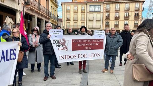 Concentración en Astorga por la recuperación de la vía ferroviaria de la Ruta de la Plata | Belén González