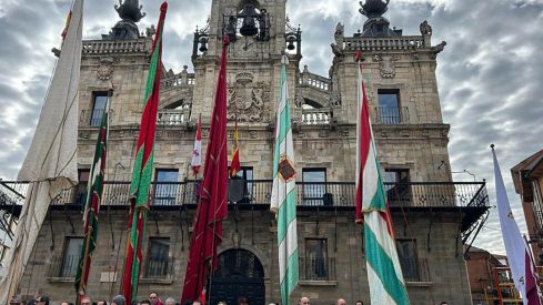 Concentración en Astorga por la recuperación de la vía ferroviaria de la Ruta de la Plata | Belén González