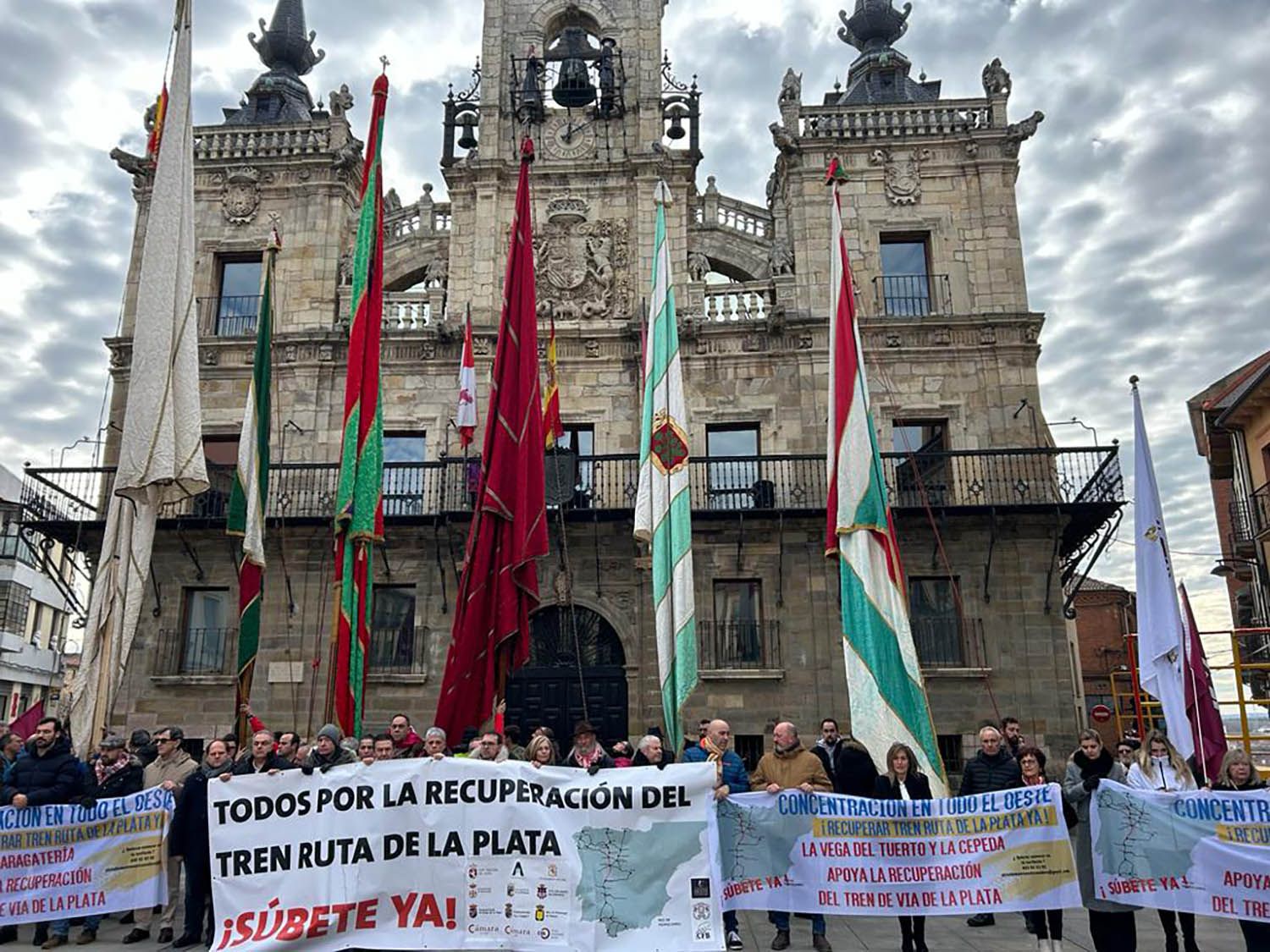 Concentración en Astorga por la recuperación de la vía ferroviaria de la Ruta de la Plata | Belén González