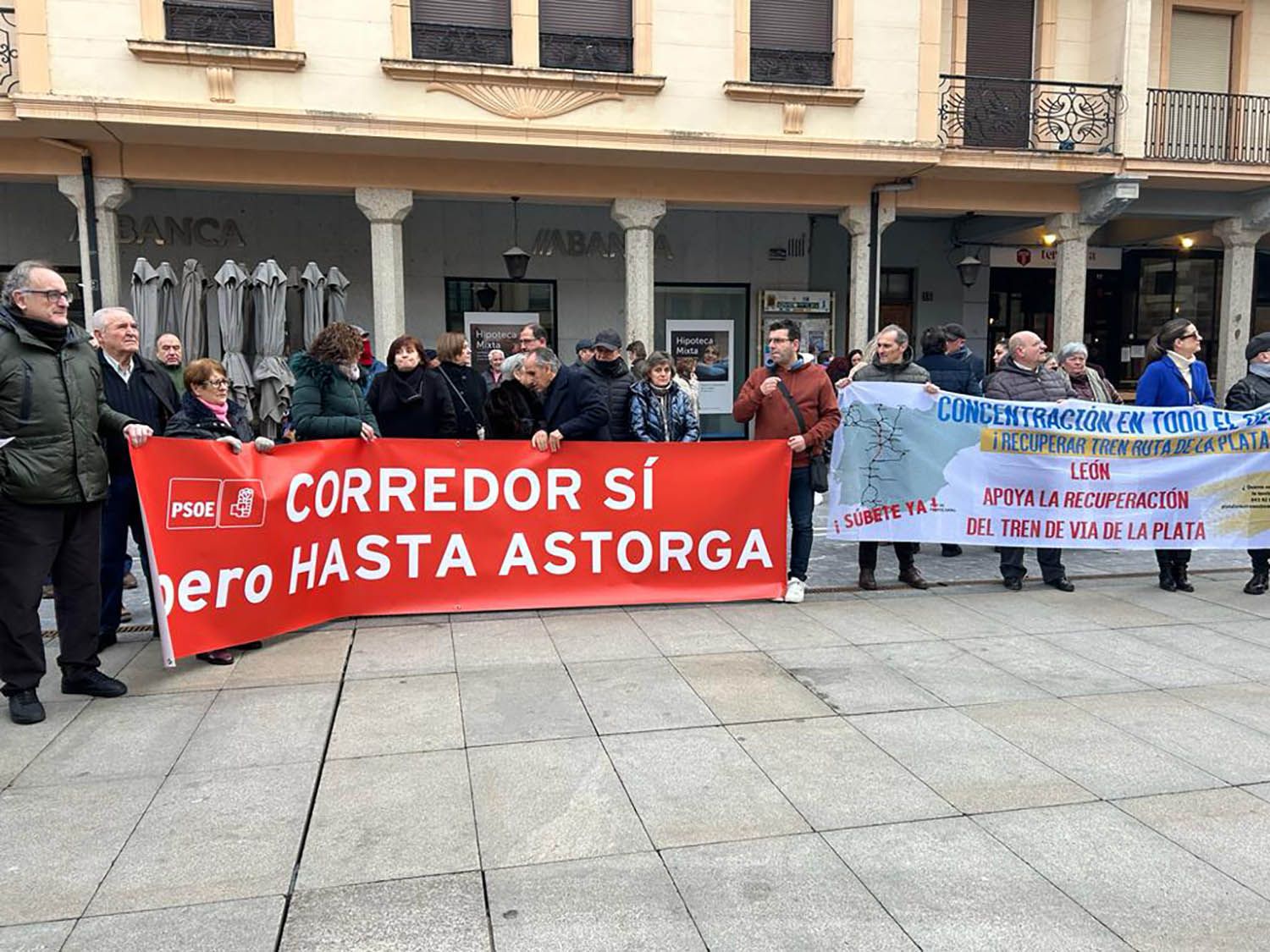 Concentración en Astorga por la recuperación de la vía ferroviaria de la Ruta de la Plata | Belén González