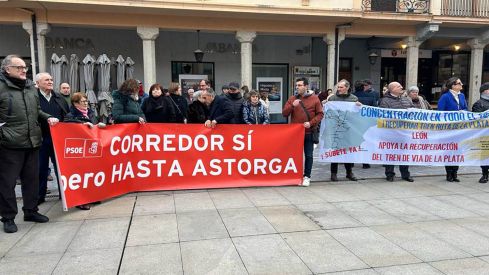 Concentración en Astorga por la recuperación de la vía ferroviaria de la Ruta de la Plata | Belén González