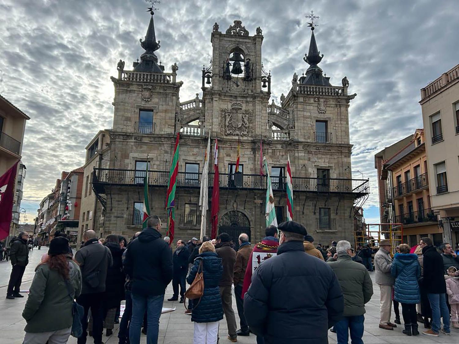 Concentración en Astorga por la recuperación de la vía ferroviaria de la Ruta de la Plata | Belén González