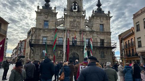 Concentración en Astorga por la recuperación de la vía ferroviaria de la Ruta de la Plata | Belén González