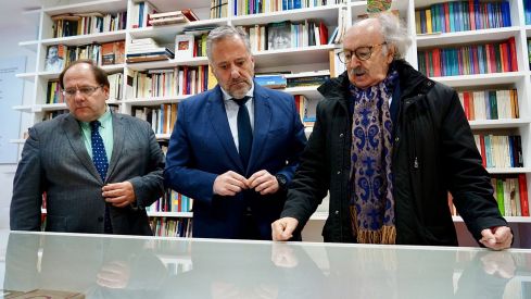 Visita de Carlos Pollán a la Casa de la Poesía de La Bañeza | Campillo (ICAL)