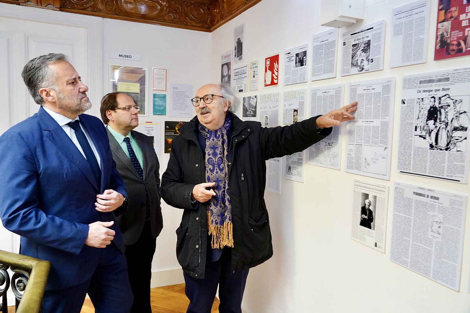 Visita de Carlos Pollán a la Casa de la Poesía de La Bañeza | Campillo (ICAL)