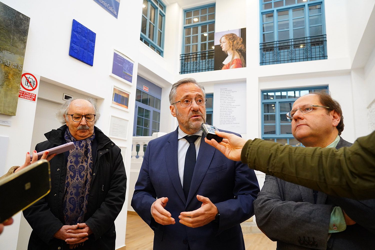 Visita de Carlos Pollán a la Casa de la Poesía de La Bañeza | Campillo (ICAL)