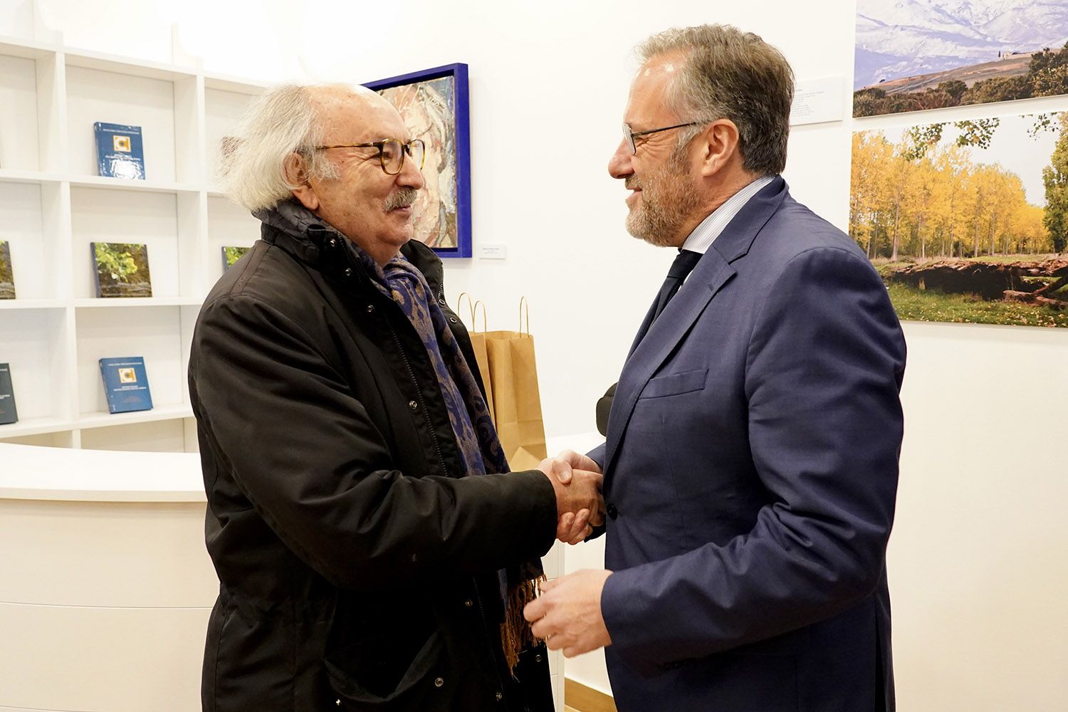 Visita de Carlos Pollán a la Casa de la Poesía de La Bañeza | Campillo (ICAL)