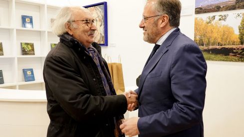 Visita de Carlos Pollán a la Casa de la Poesía de La Bañeza | Campillo (ICAL)