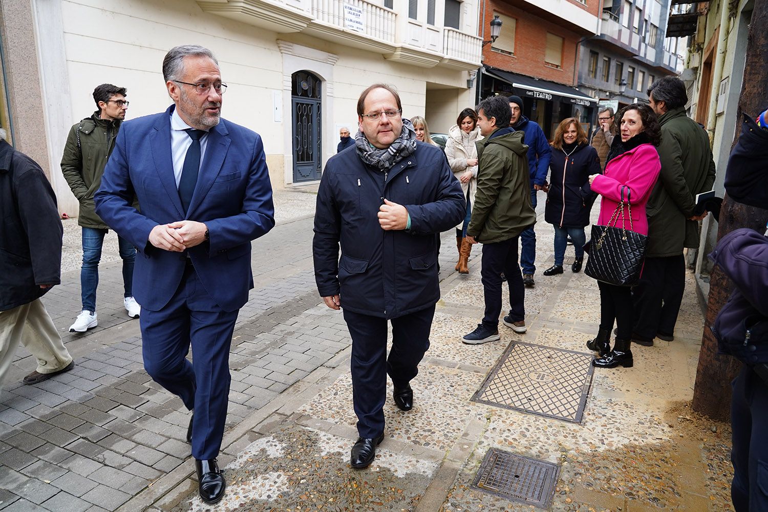 Visita de Carlos Pollán a la Casa de la Poesía de La Bañeza | Campillo (ICAL)