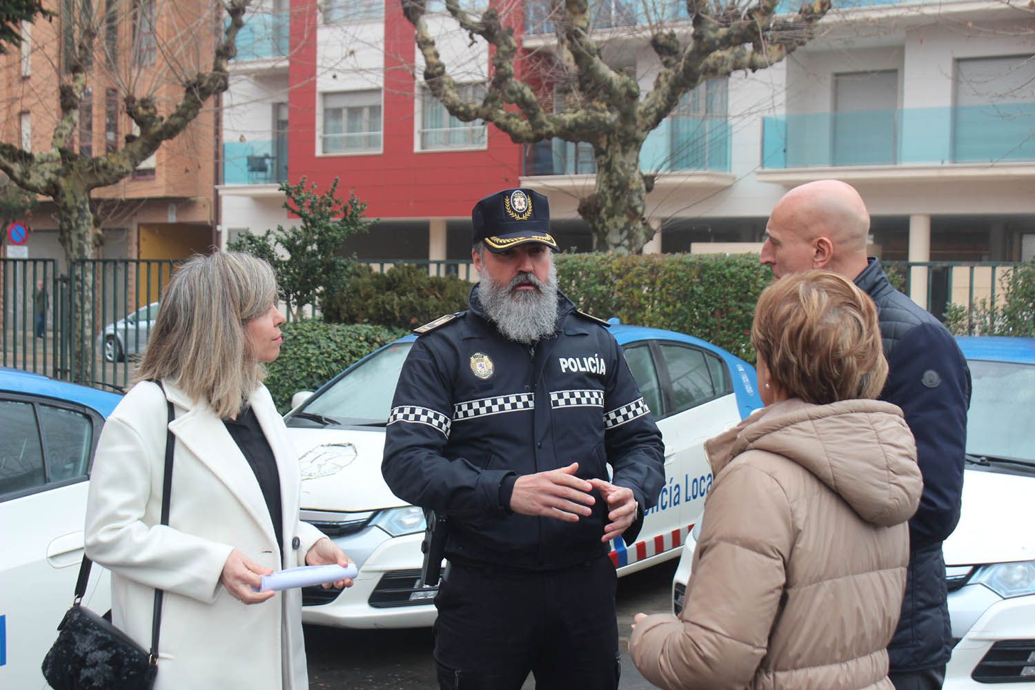 Donación de vehículos de la Policia Local al IES Giner de los Ríos de León | José Martín