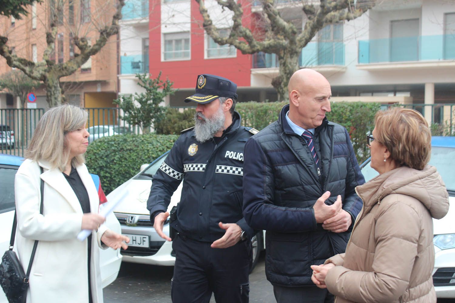 Donación de vehículos de la Policia Local al IES Giner de los Ríos de León | José Martín