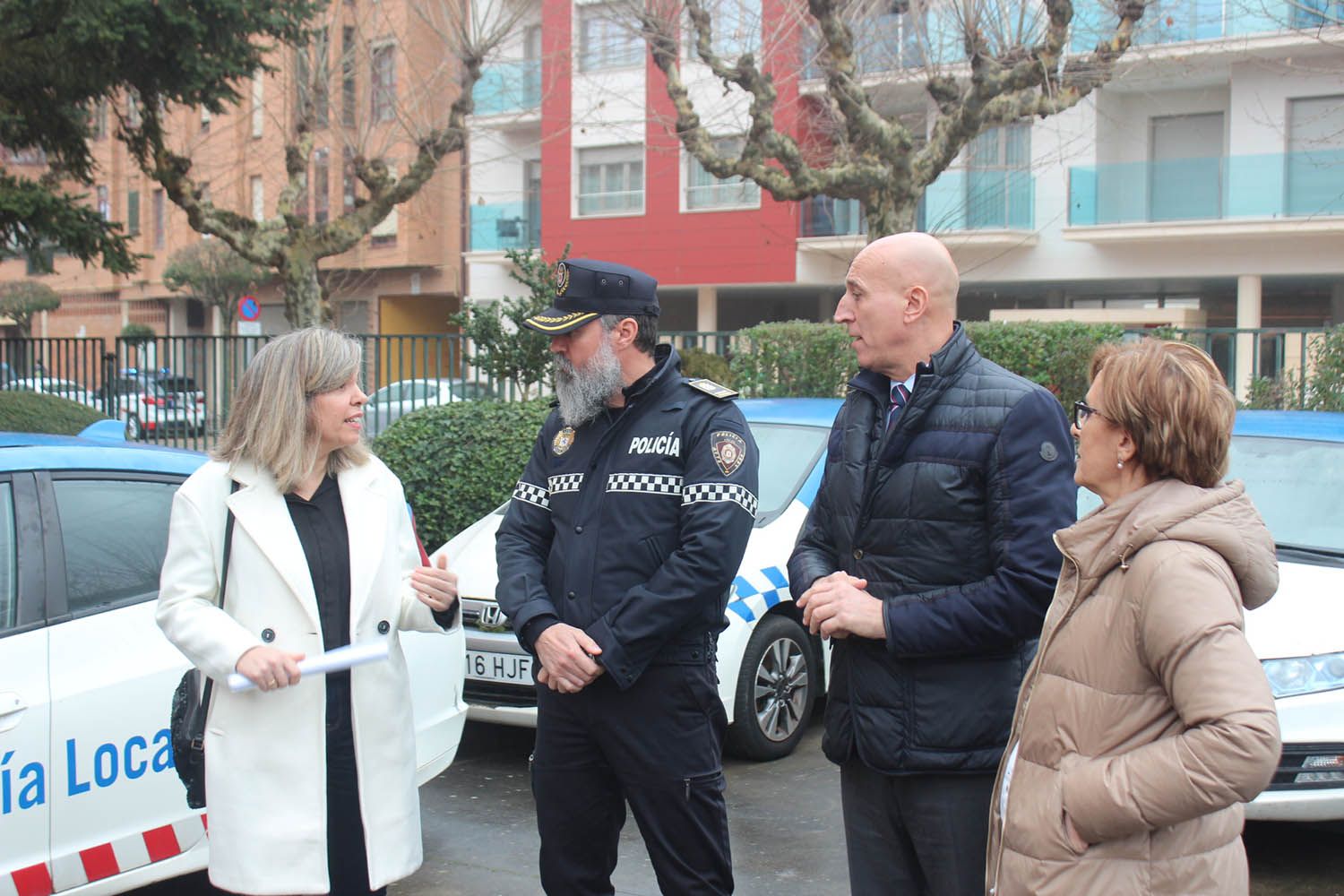 Donación de vehículos de la Policia Local al IES Giner de los Ríos de León | José Martín