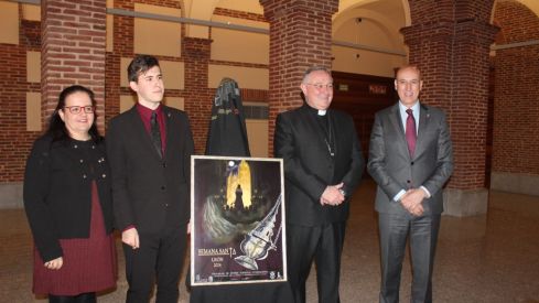La Semana Santa de León se presenta en un cartel lleno de simbolismo donde predomina el juego de luces y sombras