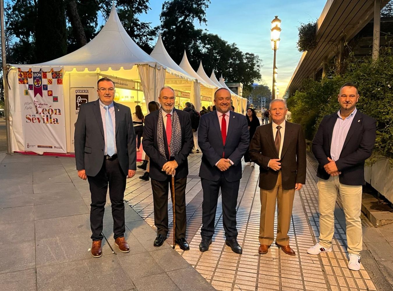 Inauguración Feria de Productos de León en Días de León en Sevilla