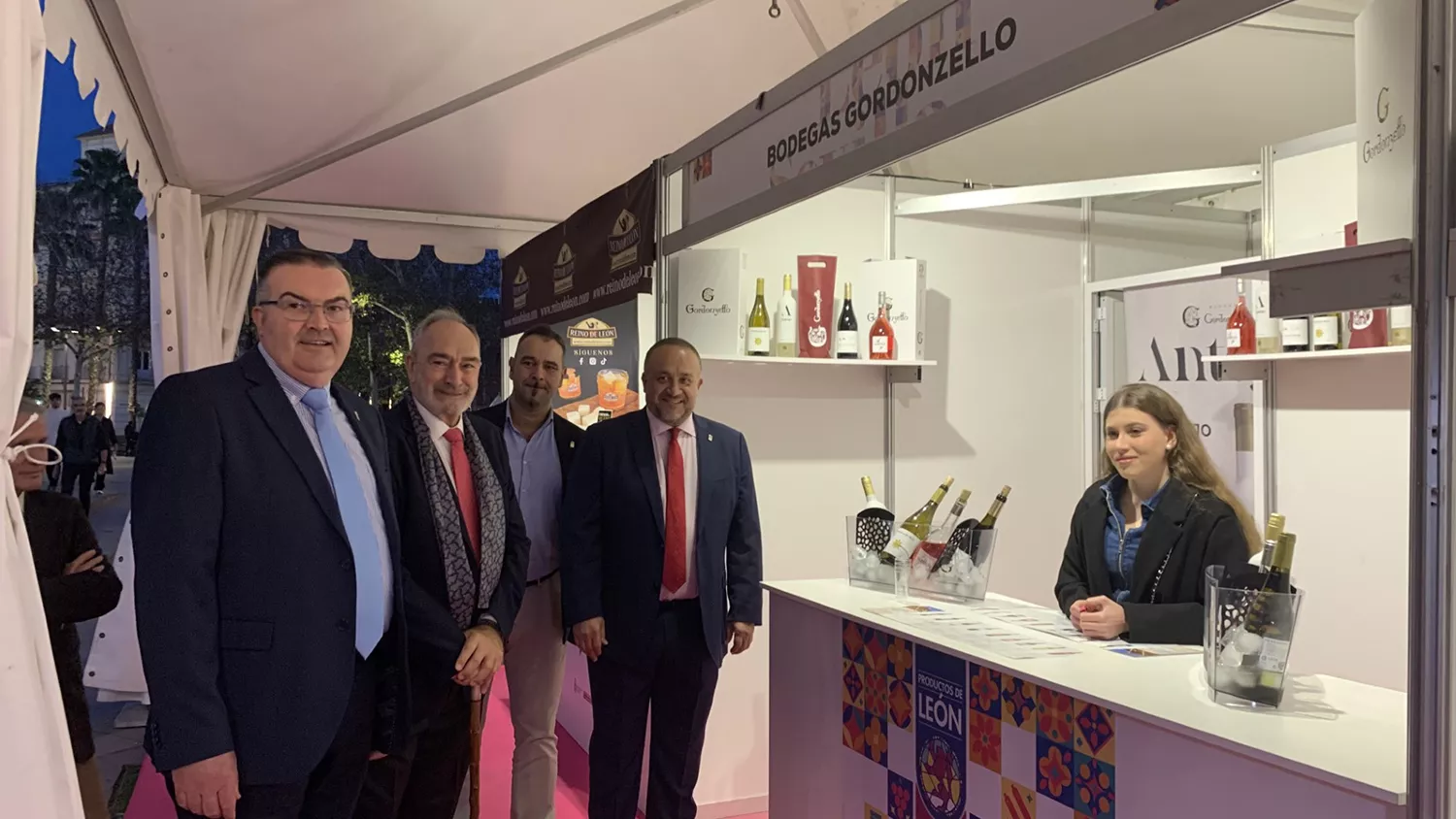 Representación de la Diputación de León en la I Feria de Productos de León en Sevilla
