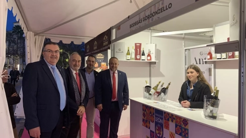 Representación de la Diputación de León en la I Feria de Productos de León en Sevilla