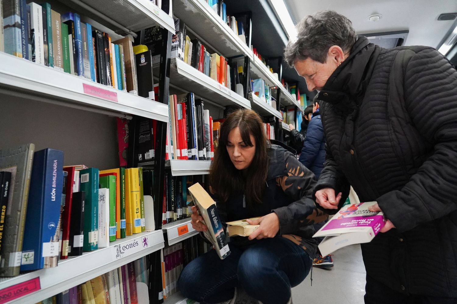 El Bibliobús de León cumple 50 años: Más que un servicio de libros, una conexión vital en los pueblos olvidados