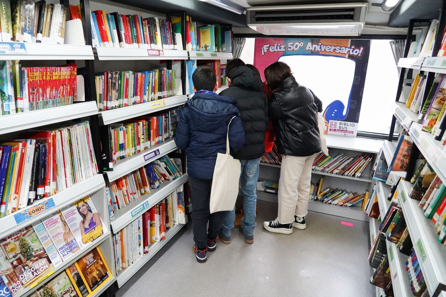 El Bibliobús de León cumple 50 años: Más que un servicio de libros, una conexión vital en los pueblos olvidados