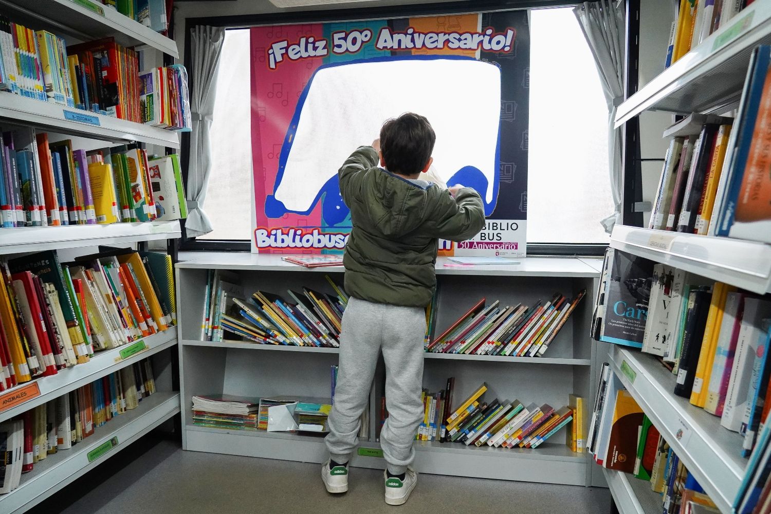 El Bibliobús de León cumple 50 años: Más que un servicio de libros, una conexión vital en los pueblos olvidados