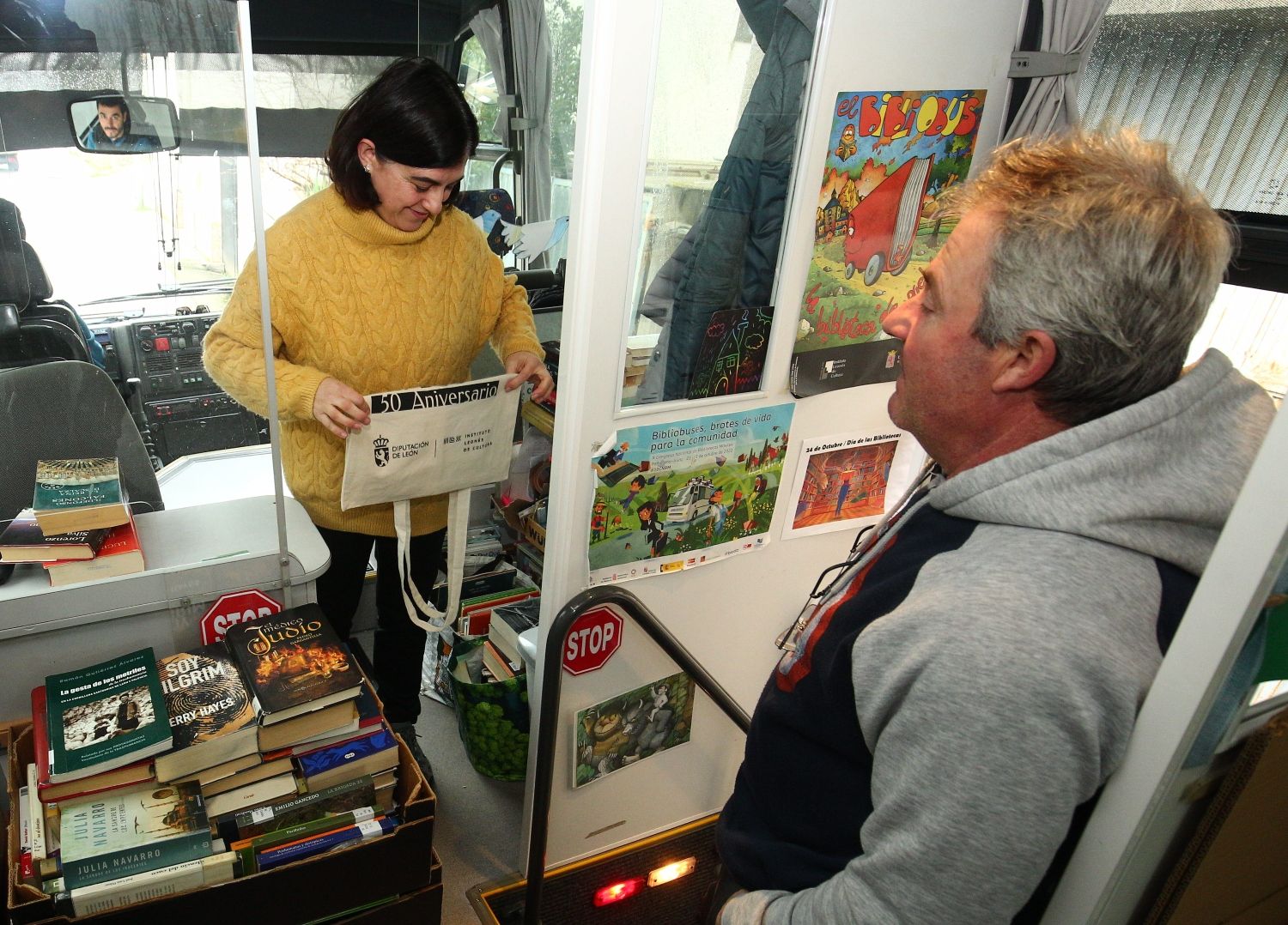 El Bibliobús de León cumple 50 años: Más que un servicio de libros, una conexión vital en los pueblos olvidados