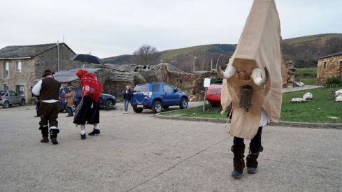 Celebración de “Los Campaneirus” en La Cuesta | Campillo / ICAL Celebración de “Los Campaneirus” en La Cuesta | Campillo / ICAL