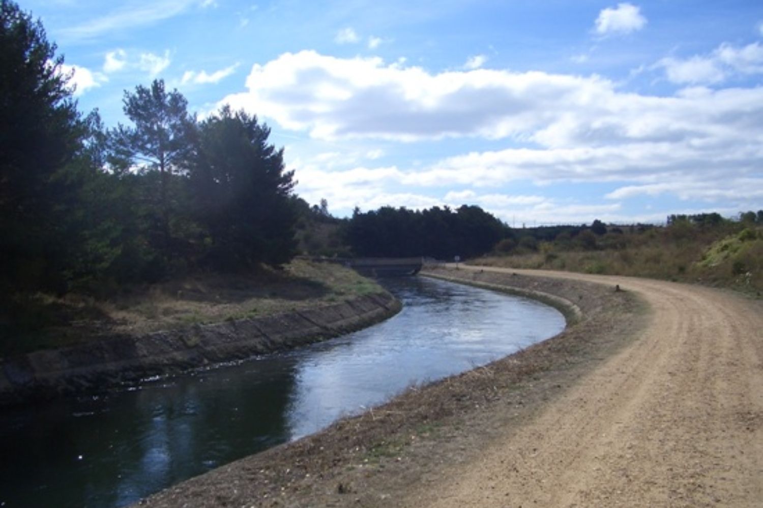 Canal de riego en Hospital de Órbigo