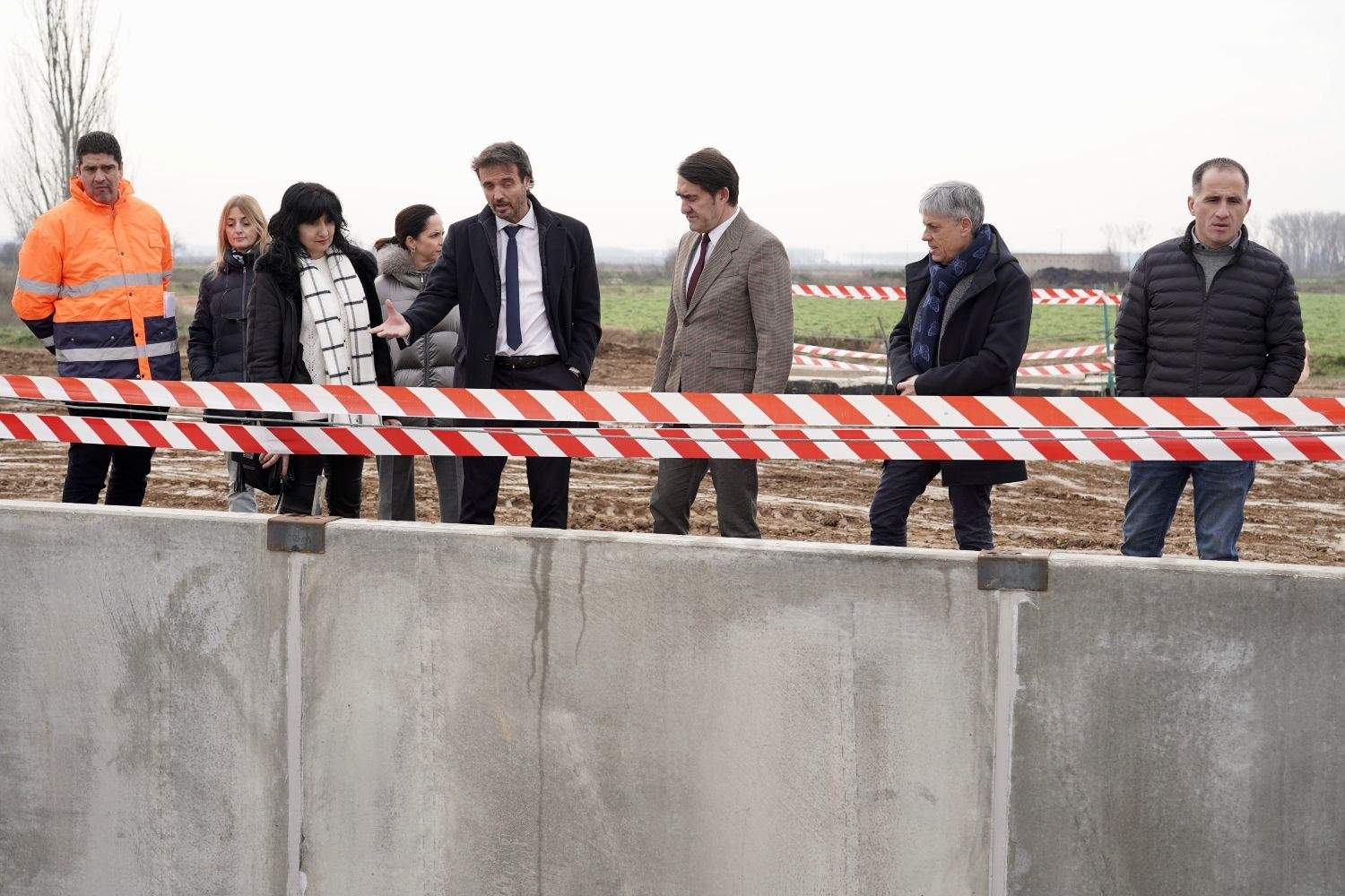 El consejero de Medio Ambiente visita las obras de la EDAR de Cimanes de la Vega