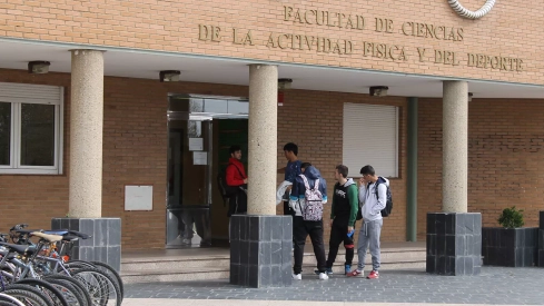Facultad de Ciencias de la Activad Física y del Deporte | El Magistral de Ajedrez y la ULE organizan dos conferencias sobre preparación física, nutrición e IA