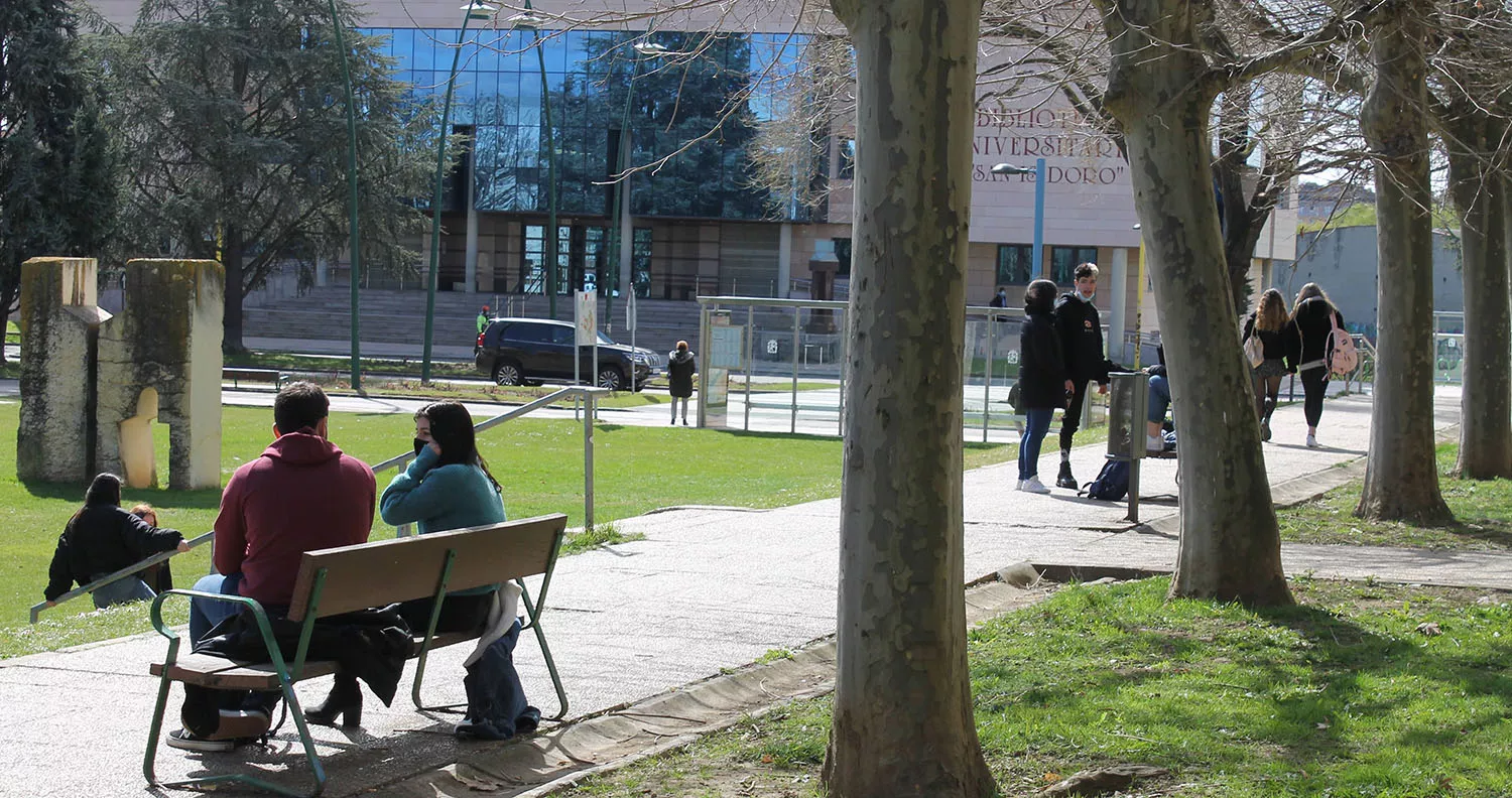 Estudiantes de la ULE en el Campus de Vegazana 