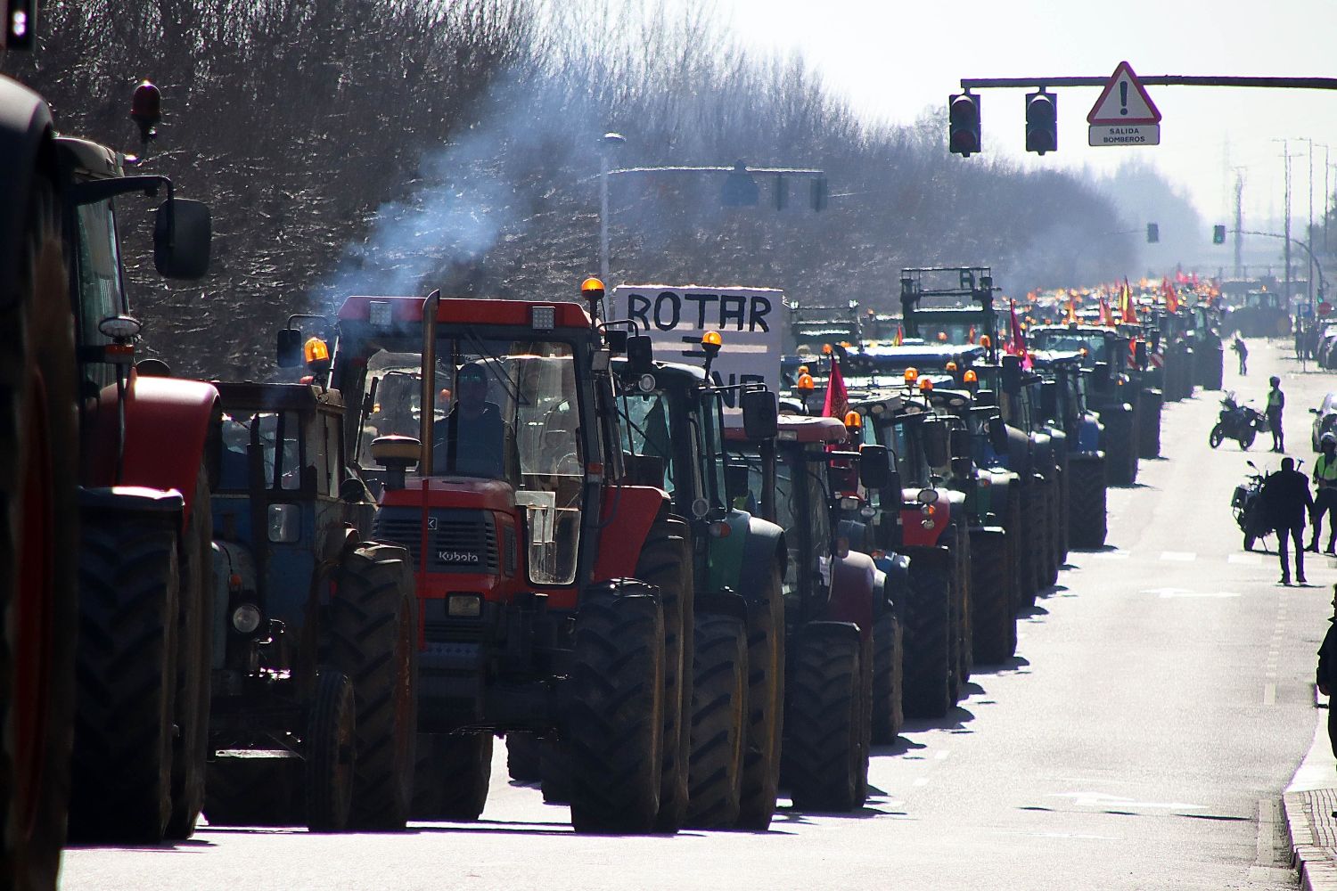 Tractorada en León | Peio García / ICAL. Caja Rural se solidariza en apoyo al campo y la ganadería leonesa