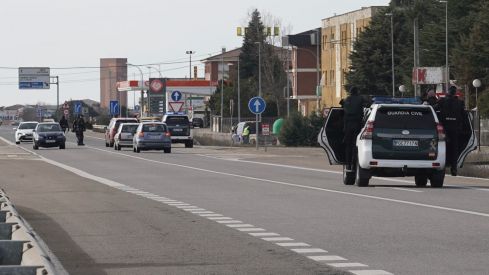 Los agricultores leoneses cortan la N-120 a la altura de Villadangos del Páramo | Campillo / ICAL. Los agricultores leoneses cortan la N-120 a la altura de Villadangos del Páramo | Campillo / ICAL.