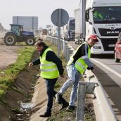  Imagen de archivo de los agricultores leoneses cortando la N-120 a la altura de Villadangos del Páramo | Campillo / ICAL. 