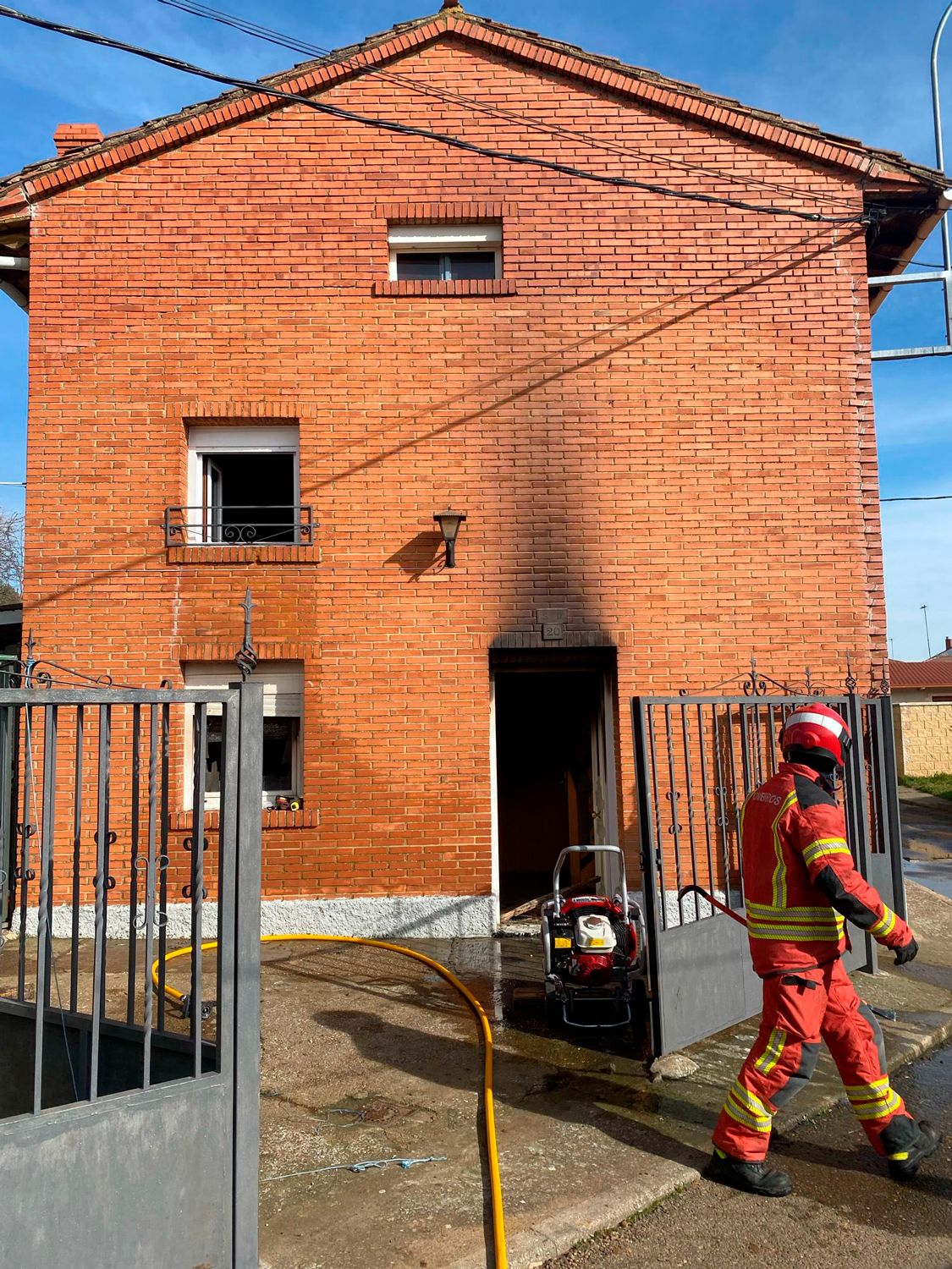 intervencion bomberos vivienda almanza