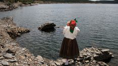 El pueblo de Oliegos, anegado por el embalse de Villameca en 1945, recibe la visita de algunos de sus vecinos y descendientes | Peio García / ICAL