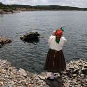 El pueblo de Oliegos, anegado por el embalse de Villameca en 1945, recibe la visita de algunos de sus vecinos y descendientes | Peio García / ICAL
