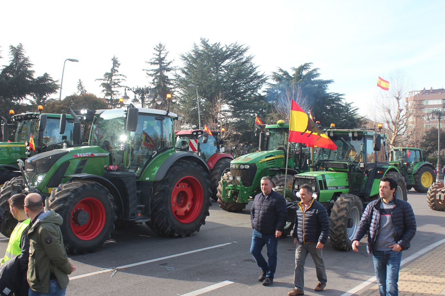 Las empresas del agrícolas y ganaderas de León cerrarán este viernes para apoyar a la tractorada