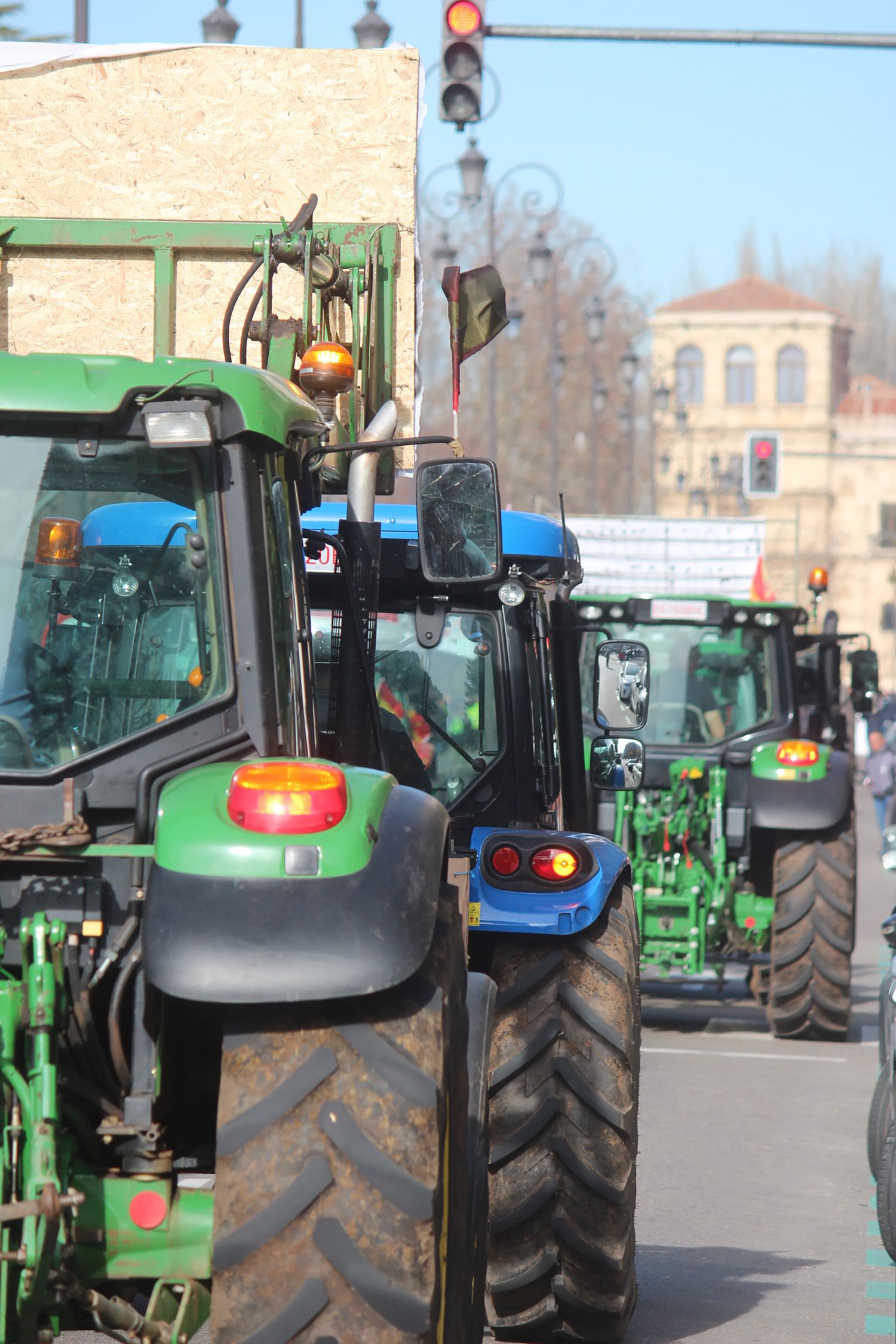 Las empresas del campo de León y El Bierzo cerrarán este viernes como apoyo a la tractorada