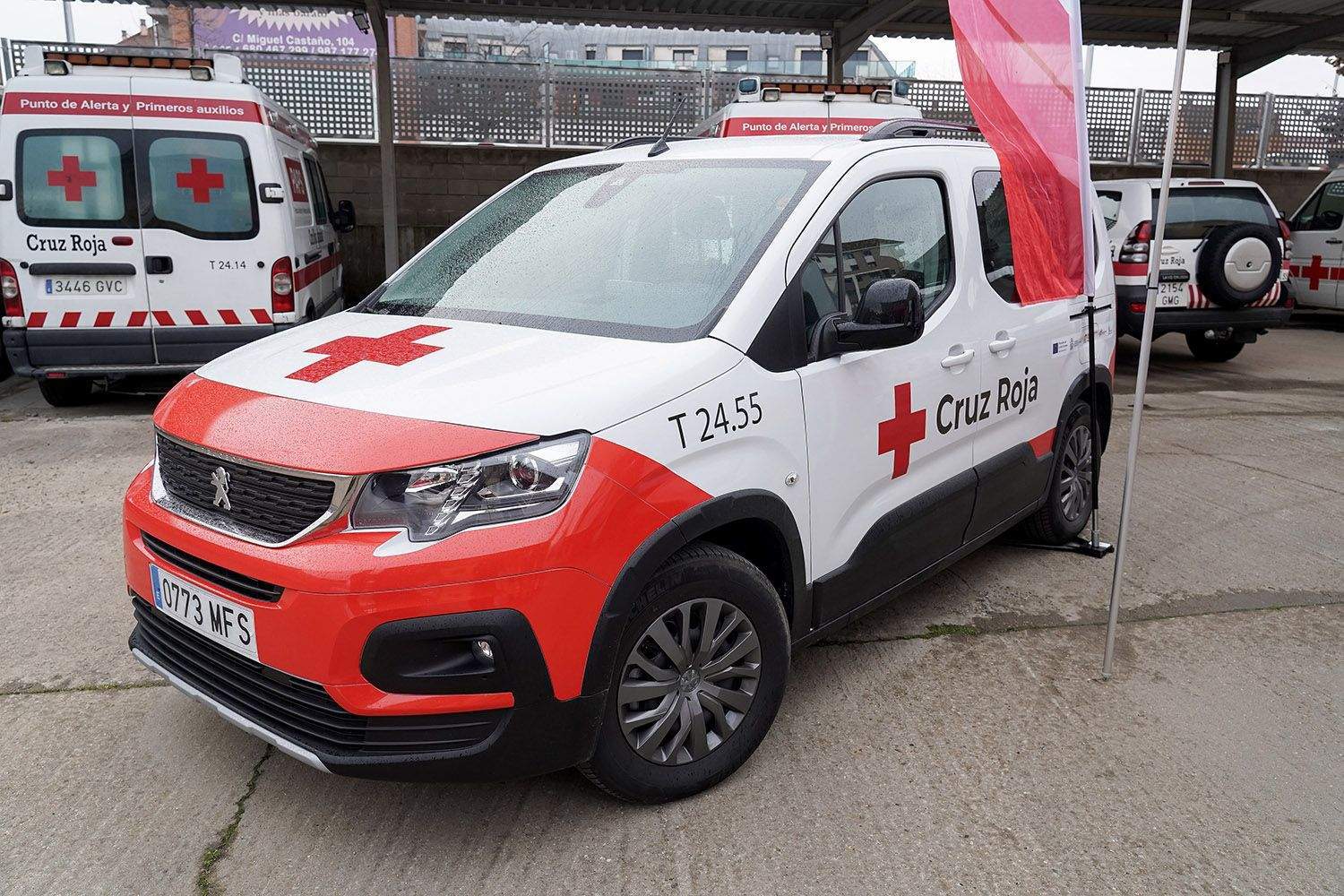 presentación vehículos cruz roja león