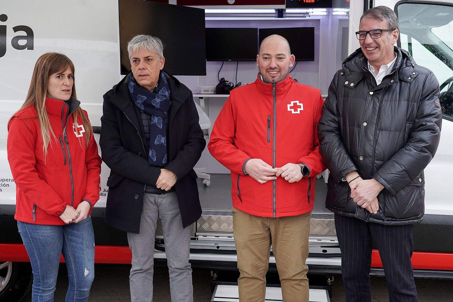 presentación vehículos cruz roja león