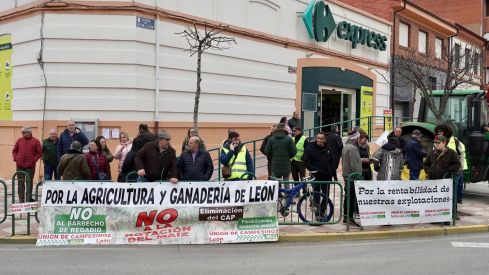 UCCL convoca una tractorada en Santa María del Páramo | Campillo / ICAL. UCCL convoca una tractorada en Santa María del Páramo | Campillo / ICAL.