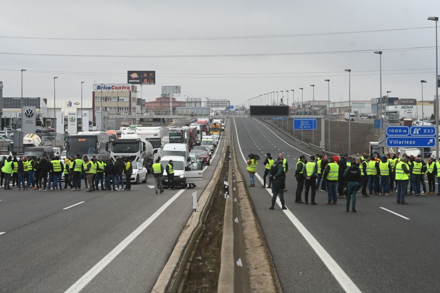 Corte de la A1 a su paso por Burgos por las protestas de los agricultores