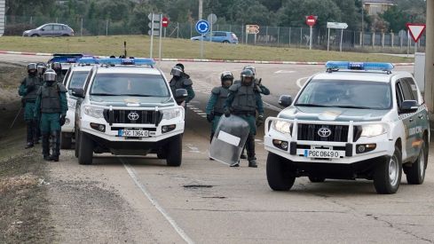 Los agricultores cortan la autovía A 6 a la altura de La Bañeza (León) | Campillo / ICAL. 