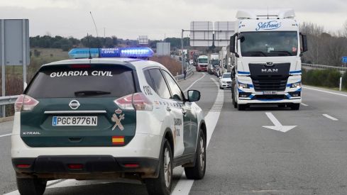 Los agricultores cortan la autovía A 6 a la altura de La Bañeza (León) | Campillo / ICAL. 