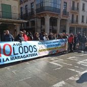 Cientos de personas se concentran en la plaza mayor de Astorga contra la planta de lodos de Piedralba