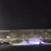 Fragmento del vídeo en el que se ve como la embarcación de la Guardia Civil es embestida | Foto: EPV