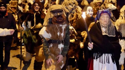 La Mojiganga, el desfile de 'antruidos' de Riaño | Campillo (ICAL)