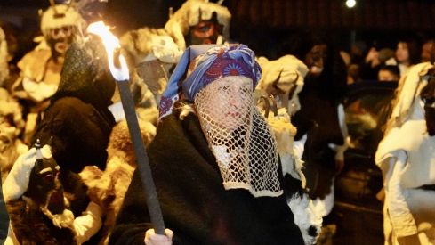 La Mojiganga, el desfile de 'antruidos' de Riaño | Campillo (ICAL)