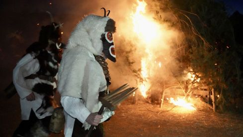 La Mojiganga, el desfile de 'antruidos' de Riaño | Campillo (ICAL)